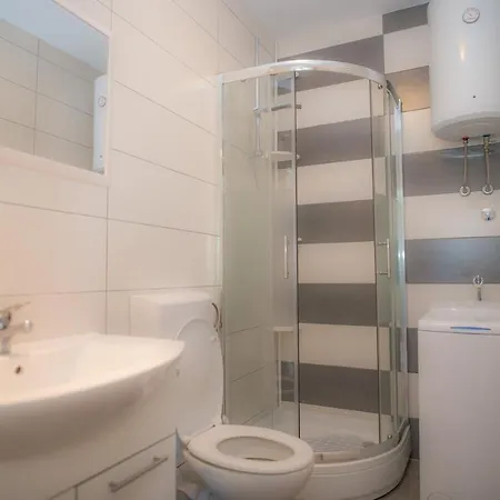 With A Parking Space - 8925 * سبليت