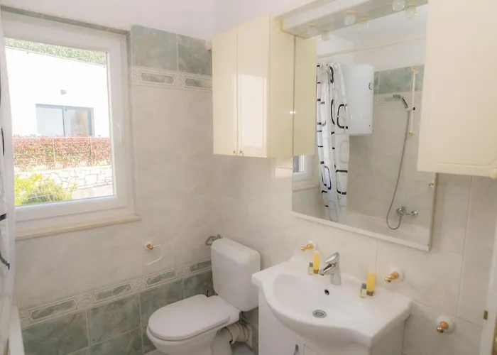 With A Parking Space - 8925 Σπλιτ