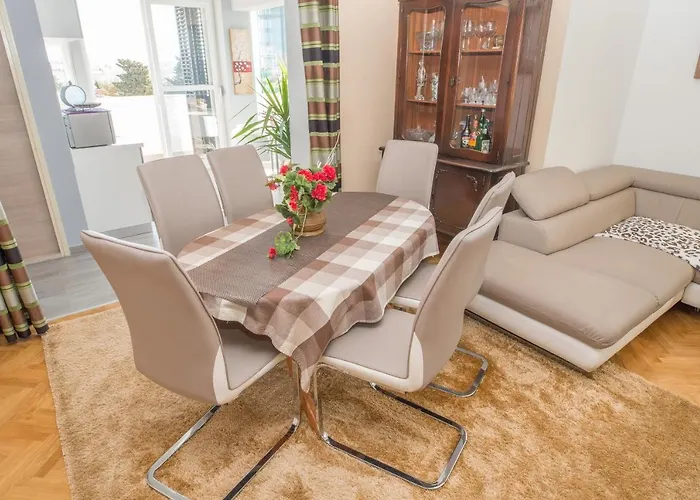 With A Parking Space - 8925 Split